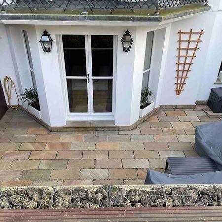 Stunning Apartment By The Leas, West End Folkestone Bagian luar foto
