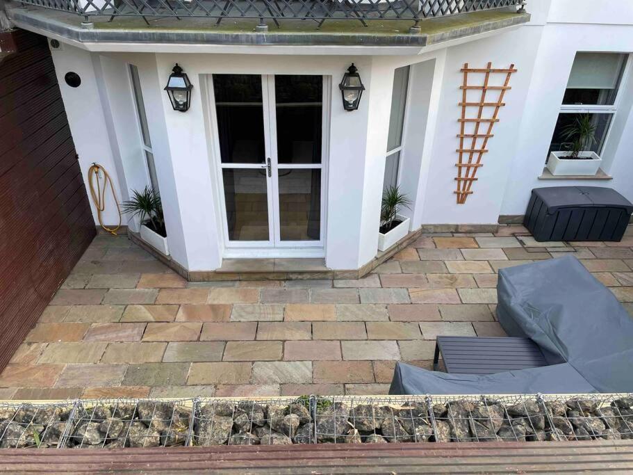 Stunning Apartment By The Leas, West End Folkestone Bagian luar foto