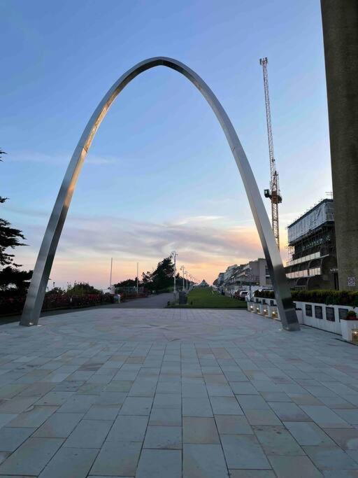 Stunning Apartment By The Leas, West End Folkestone Bagian luar foto