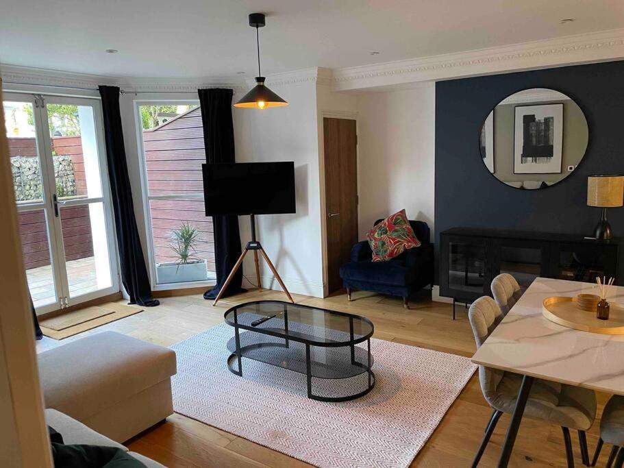 Stunning Apartment By The Leas, West End Folkestone Bagian luar foto